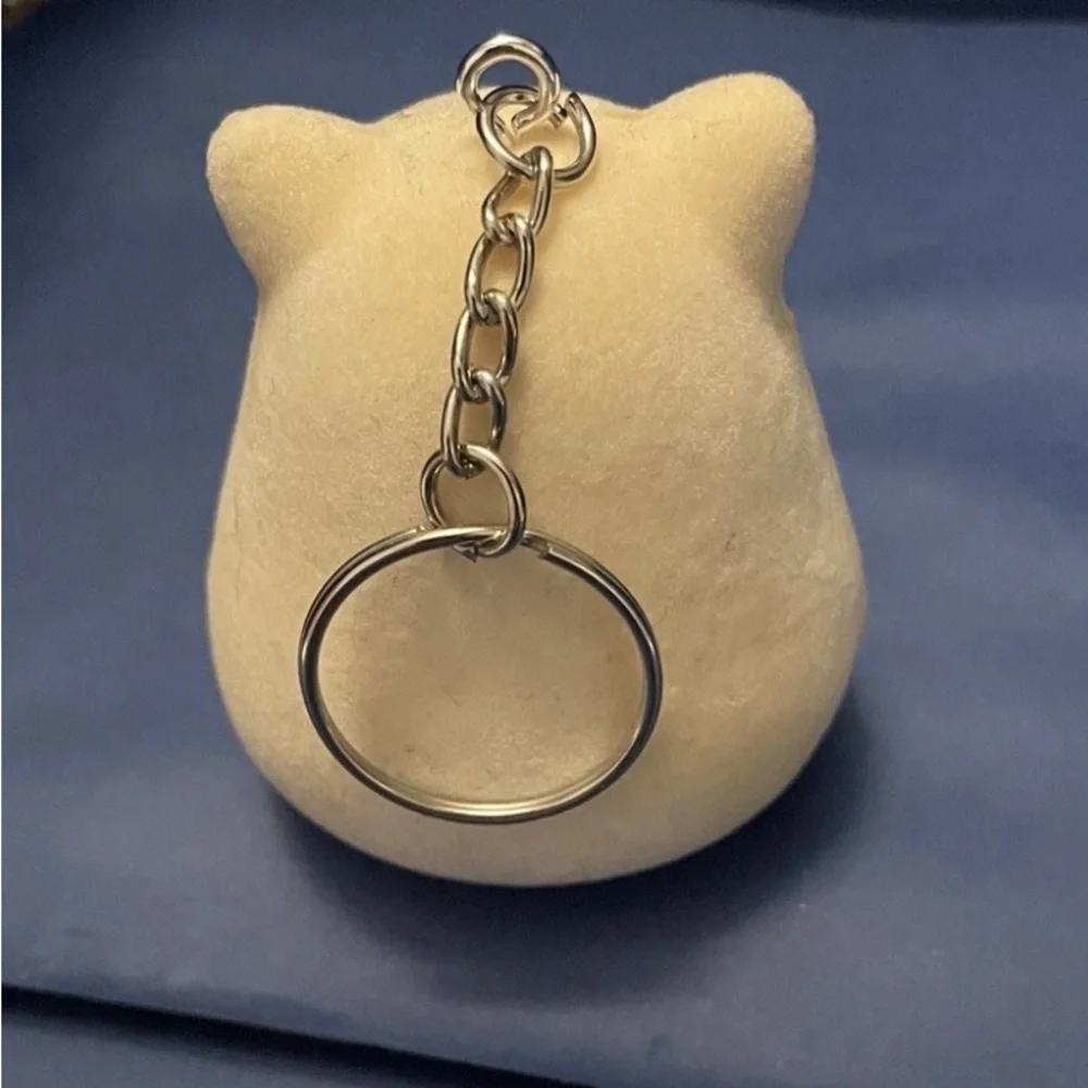 Adorable squishy keychain cat​
